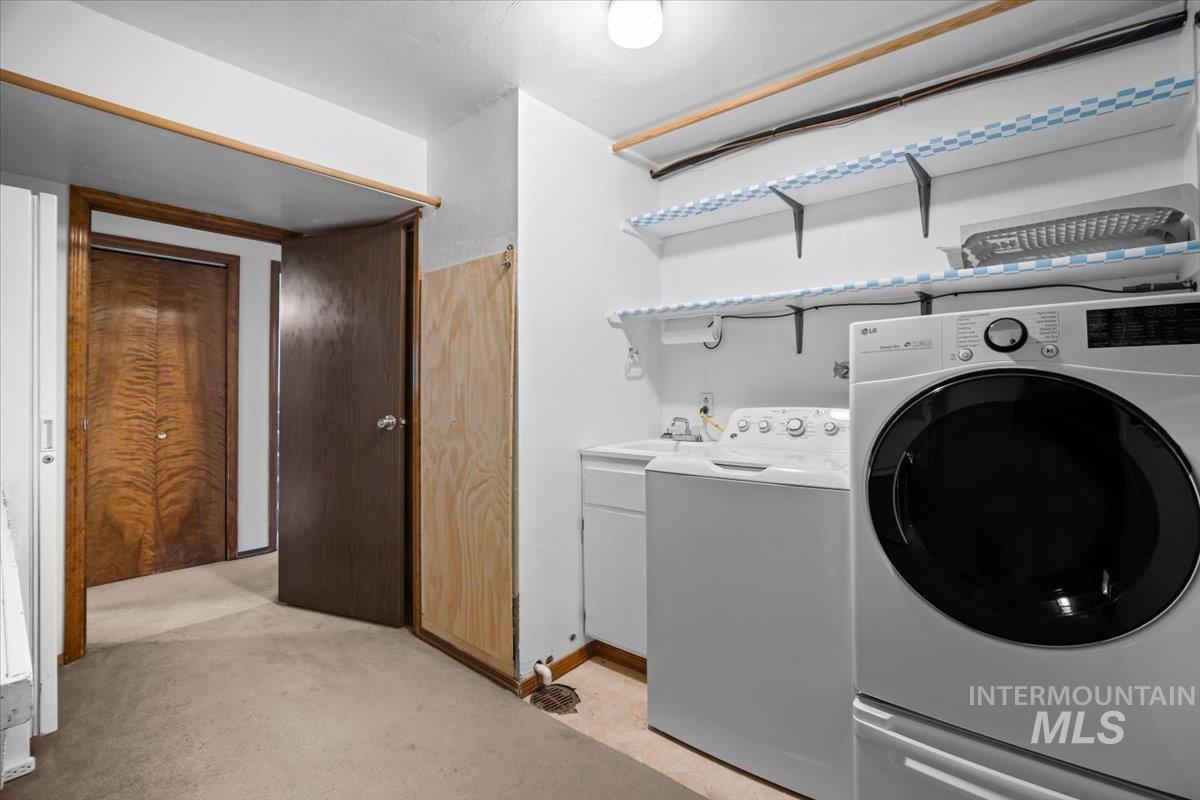 2690 S Gourley St Property Photo 22
