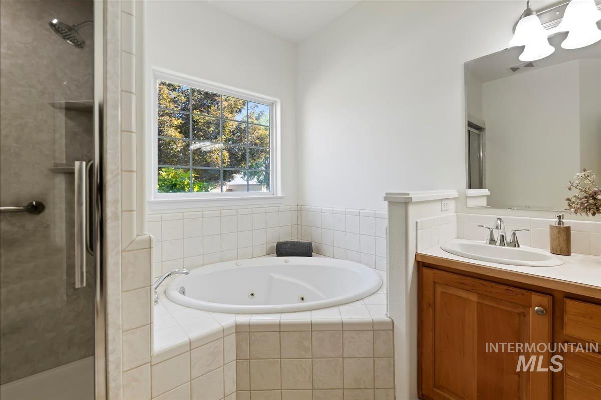 1899 E Mackay Drive Property Photo 13