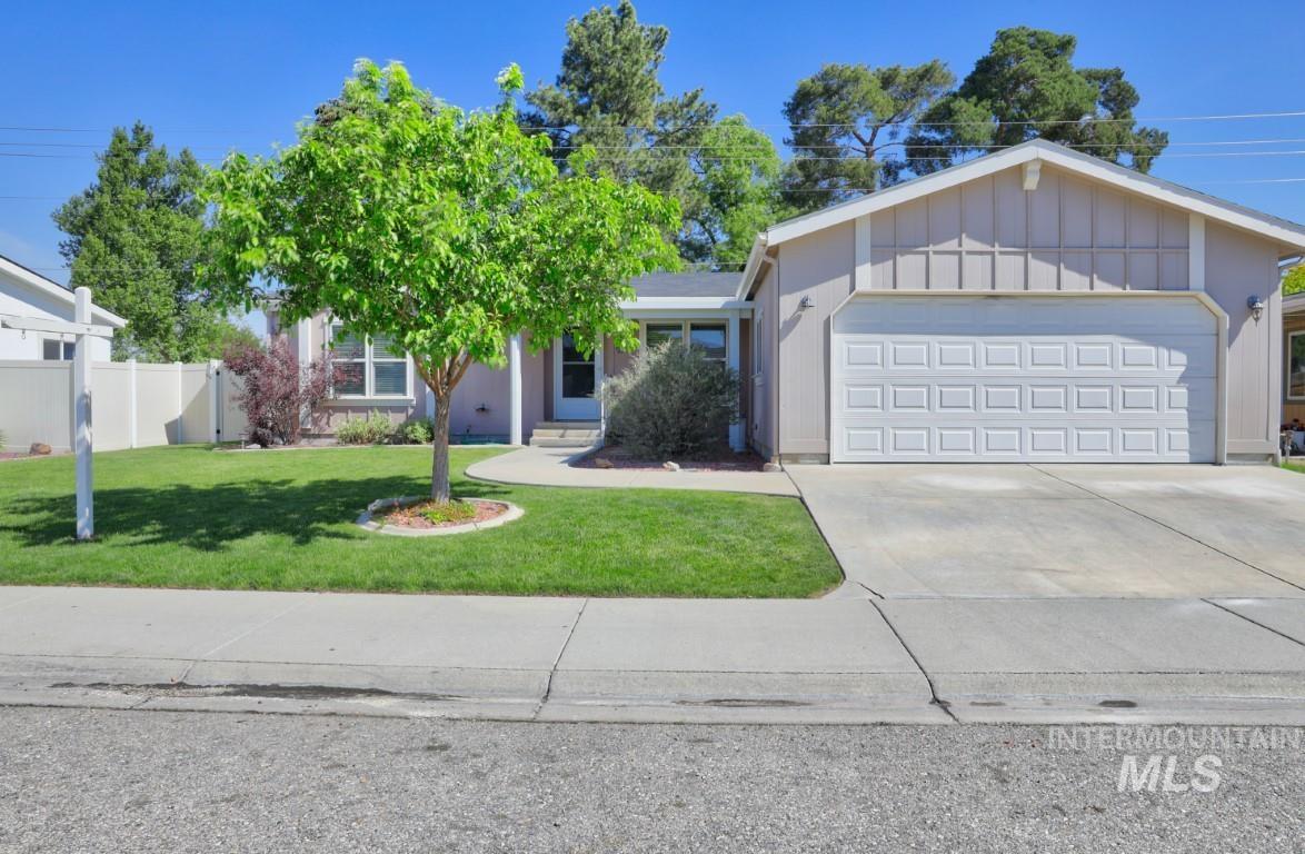 820 Independence Ln