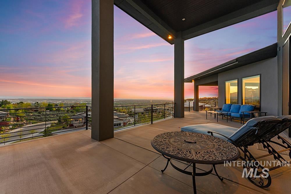 1519 S Galaxy Way Property Photo 2