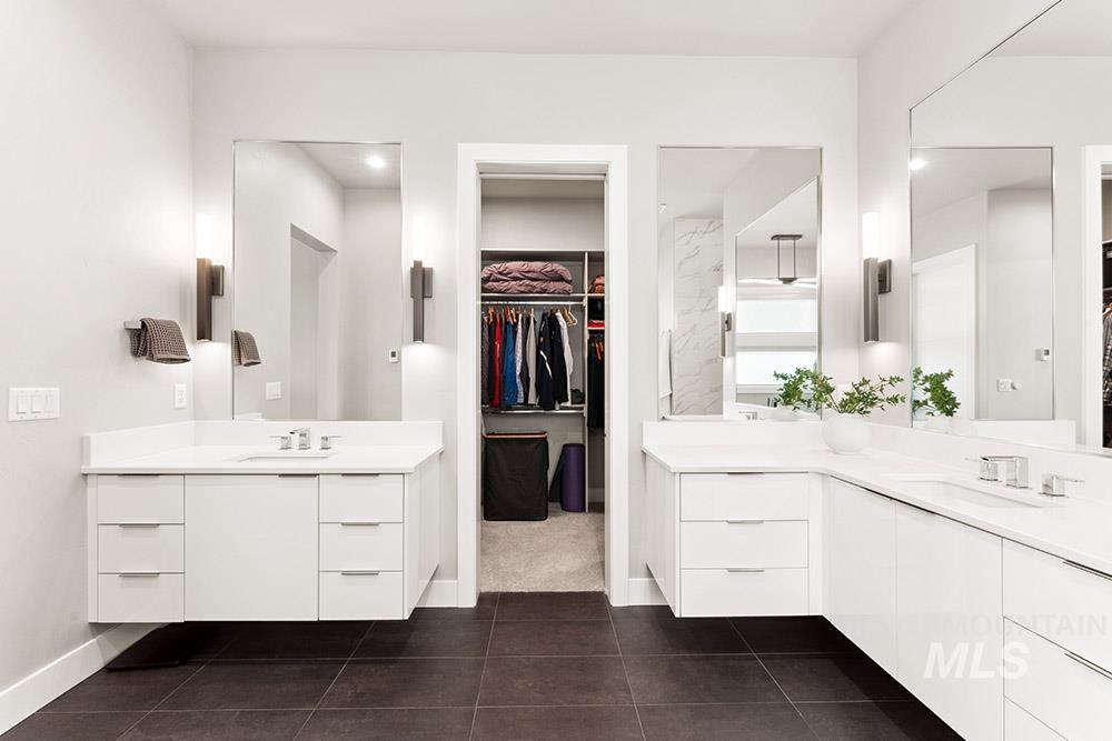 1519 S Galaxy Way Property Photo 14