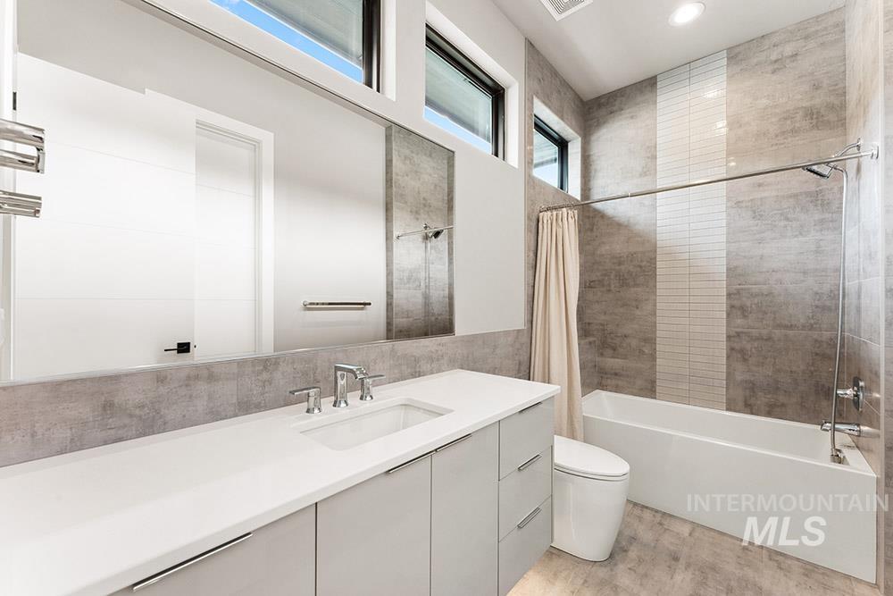 1519 S Galaxy Way Property Photo 17