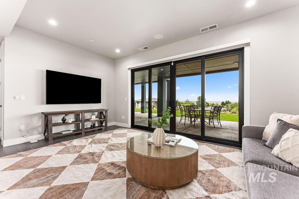 1519 S Galaxy Way Property Photo 21