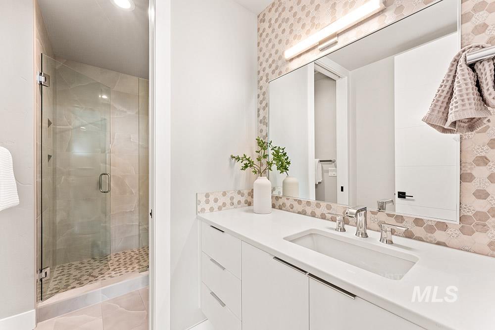 1519 S Galaxy Way Property Photo 23