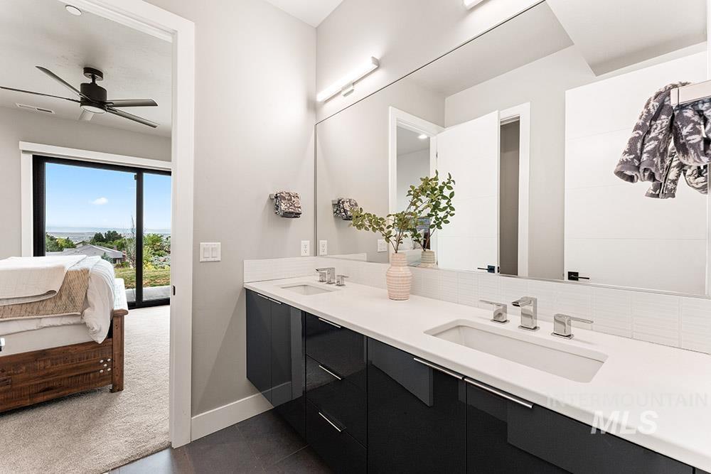 1519 S Galaxy Way Property Photo 26