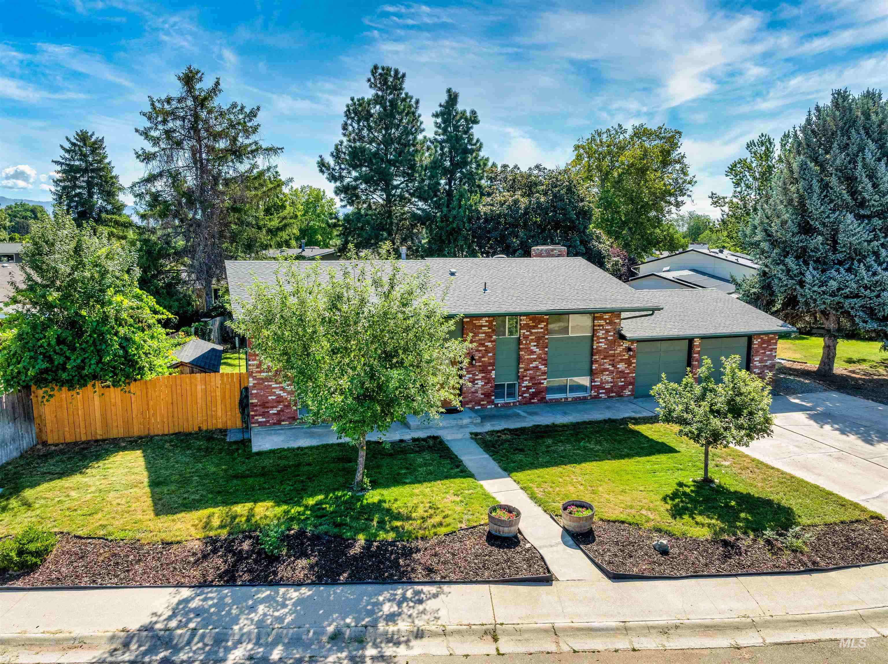 4922 N Burlington Dr Property Photo 1