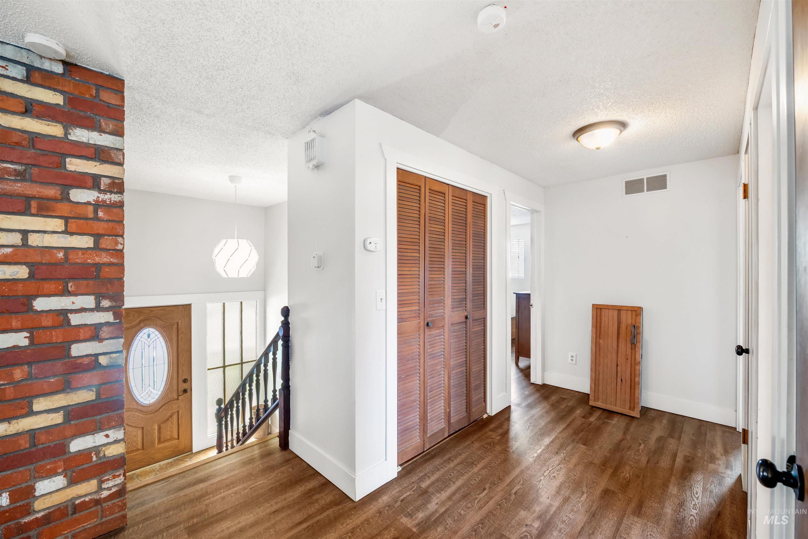 4922 N Burlington Dr Property Photo 4
