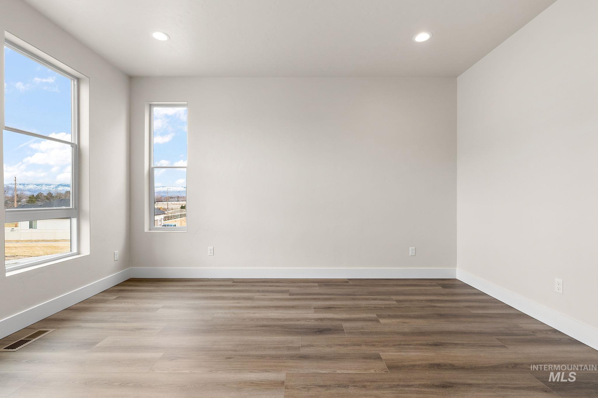6141 N Torva Ave Property Photo 3