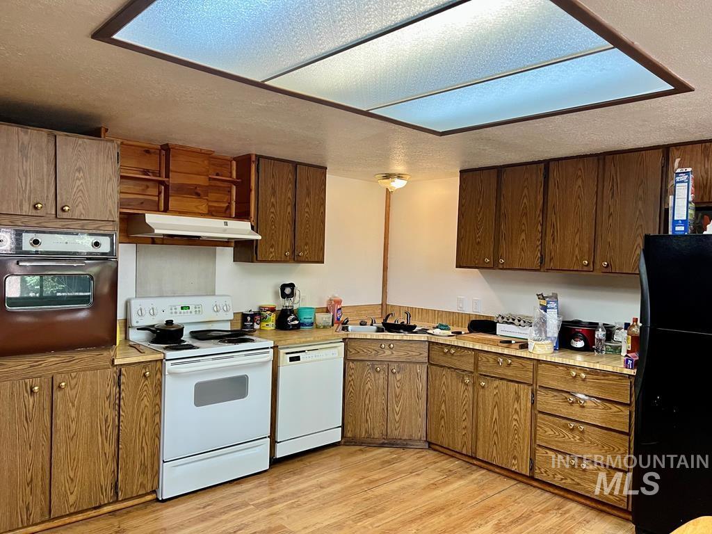 329 Forest St. Property Photo 7