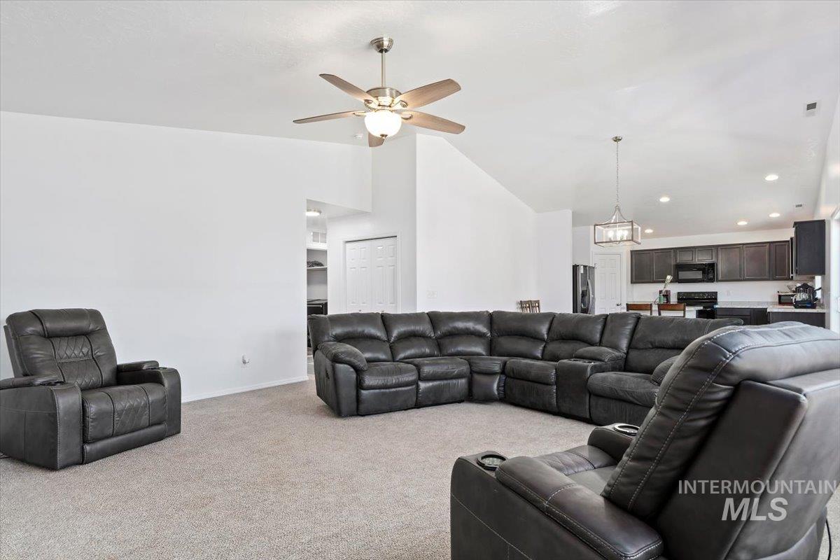 12806 Marna St Property Photo 8