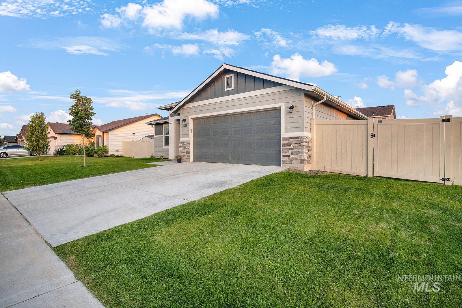 811 Pronghorn Dr Property Photo 3