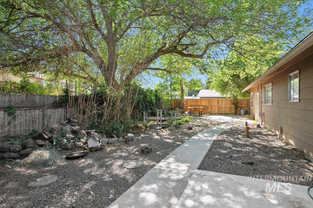 9709 W Mcmillan Road Property Photo 3