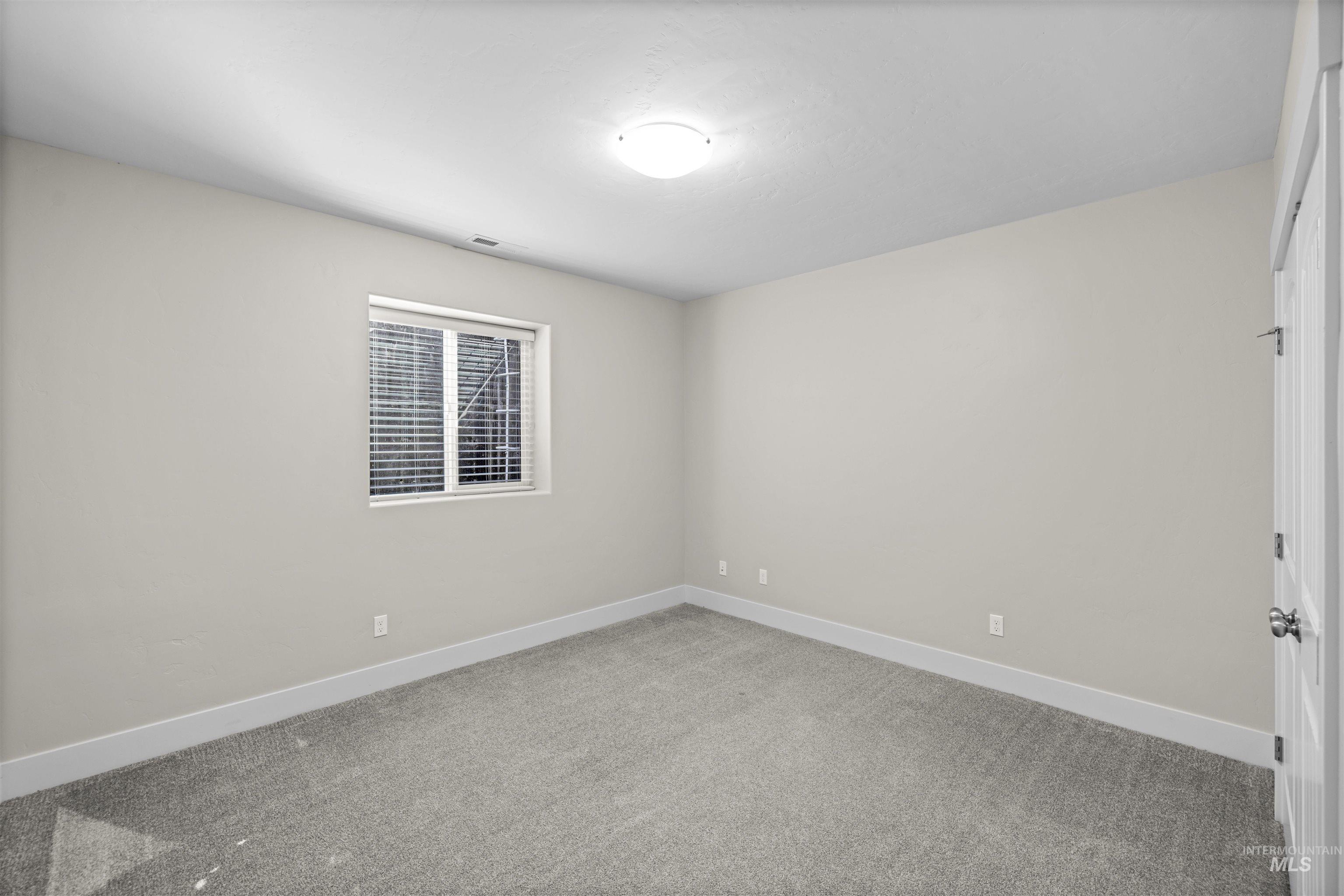 2043 E Lodge Trail Dr Property Photo 33