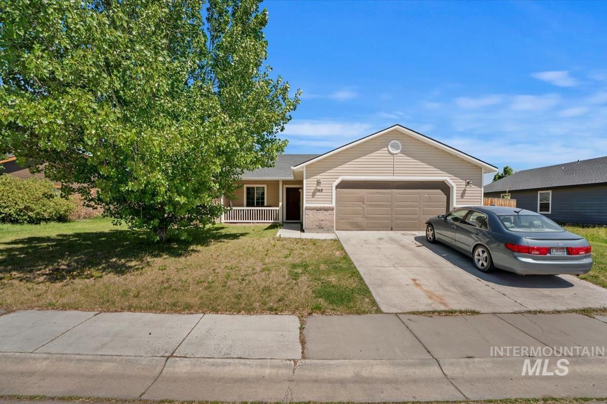 148 Ne Lotus Court Property Photo