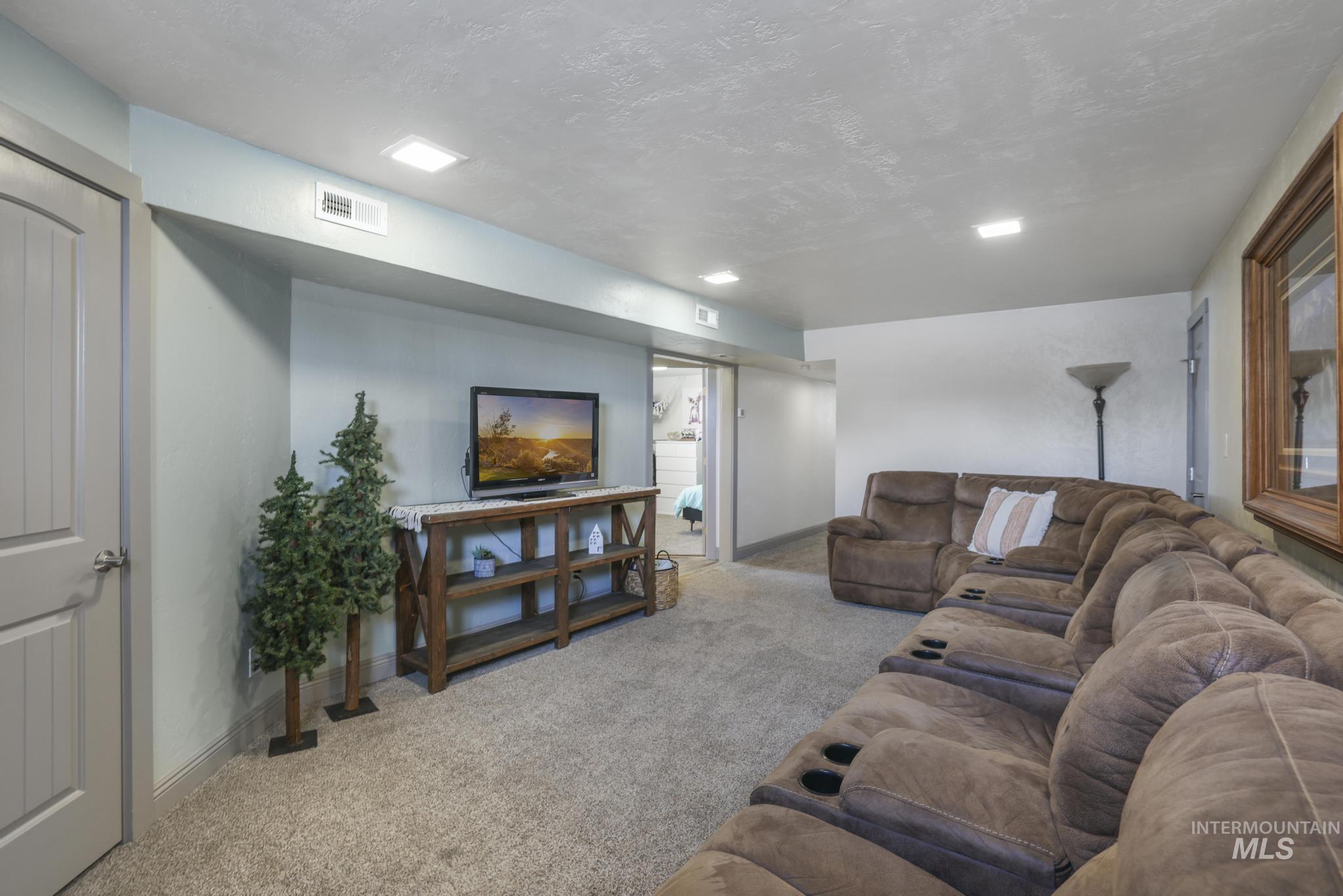 1143 E 4100 N Property Photo 16