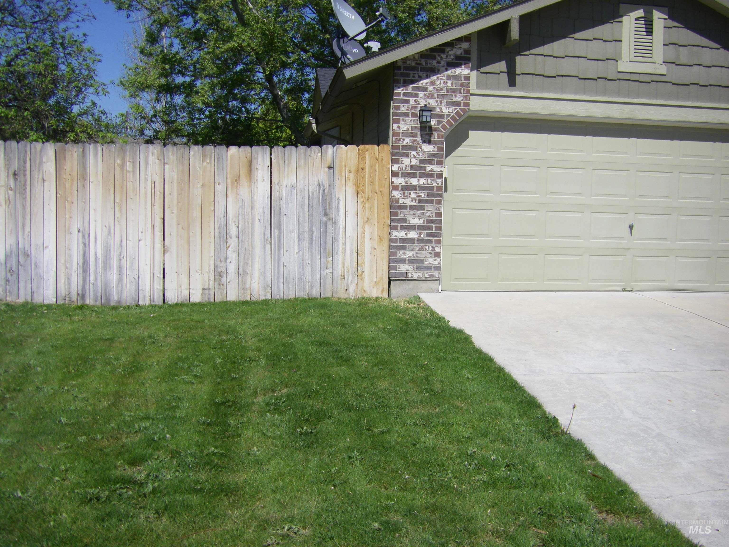 7678 Edgebrook Dr Property Photo 3
