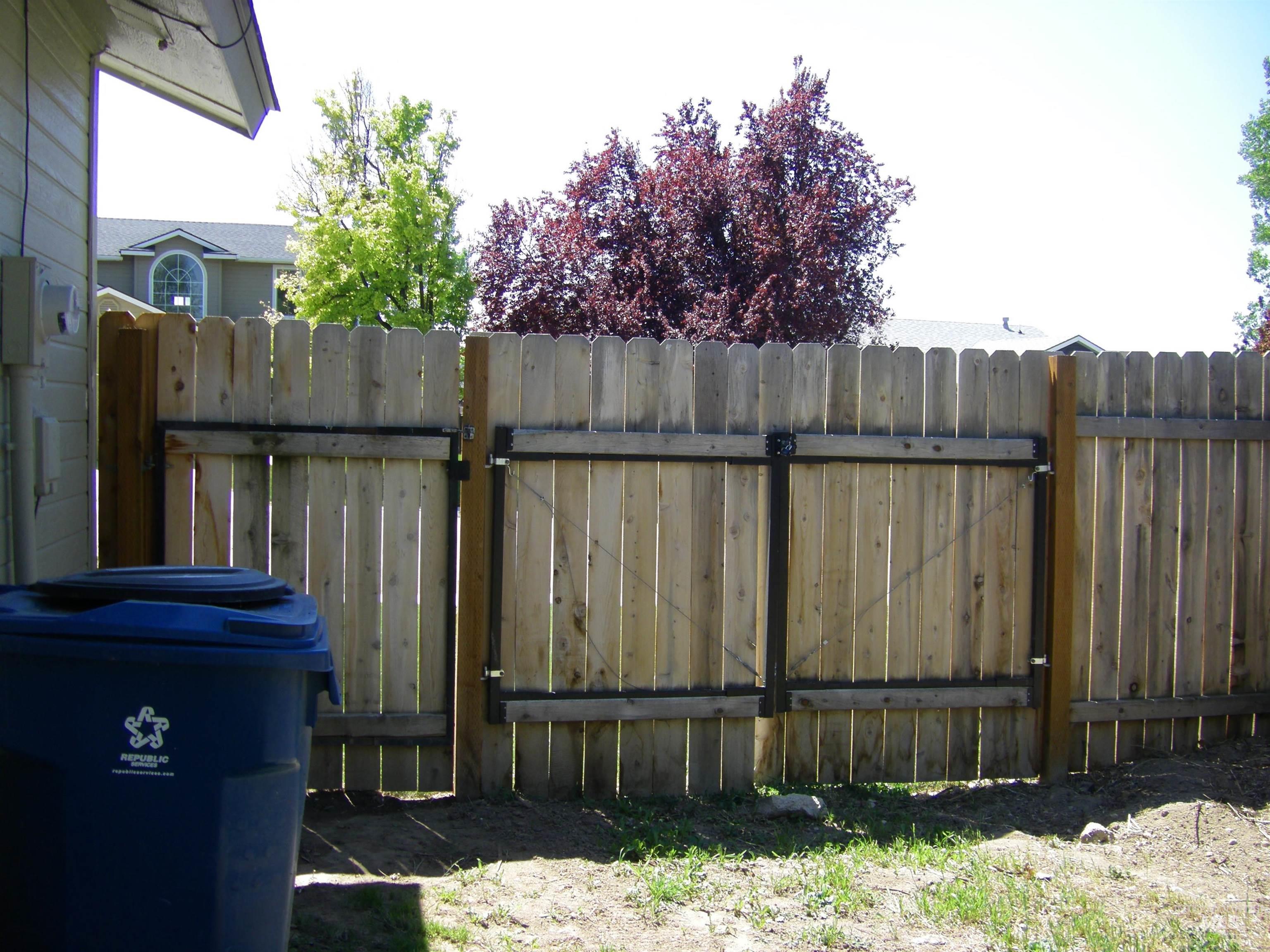 7678 Edgebrook Dr Property Photo 4