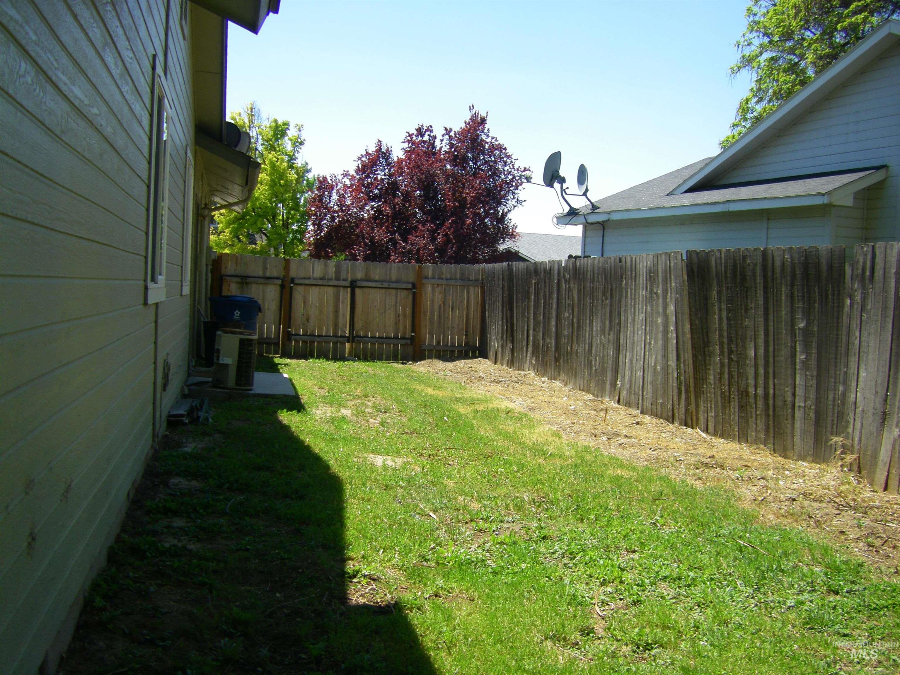 7678 Edgebrook Dr Property Photo 5
