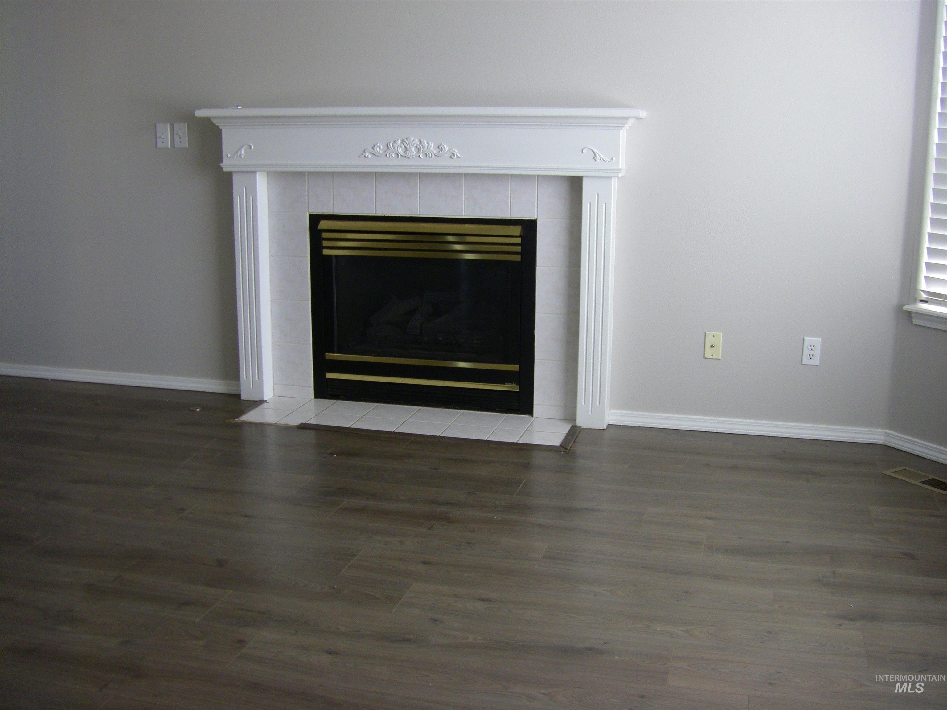 7678 Edgebrook Dr Property Photo 7