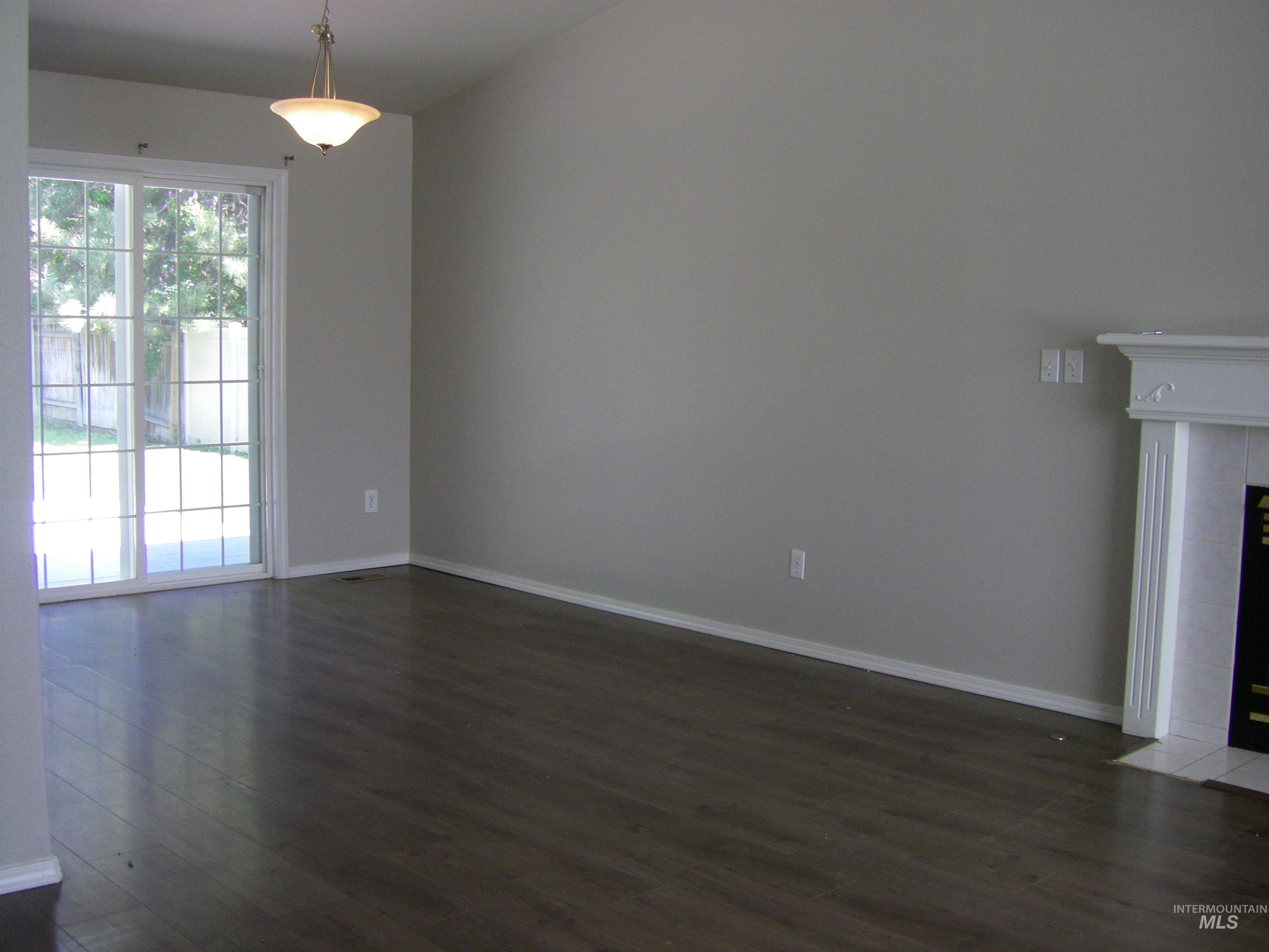 7678 Edgebrook Dr Property Photo 8