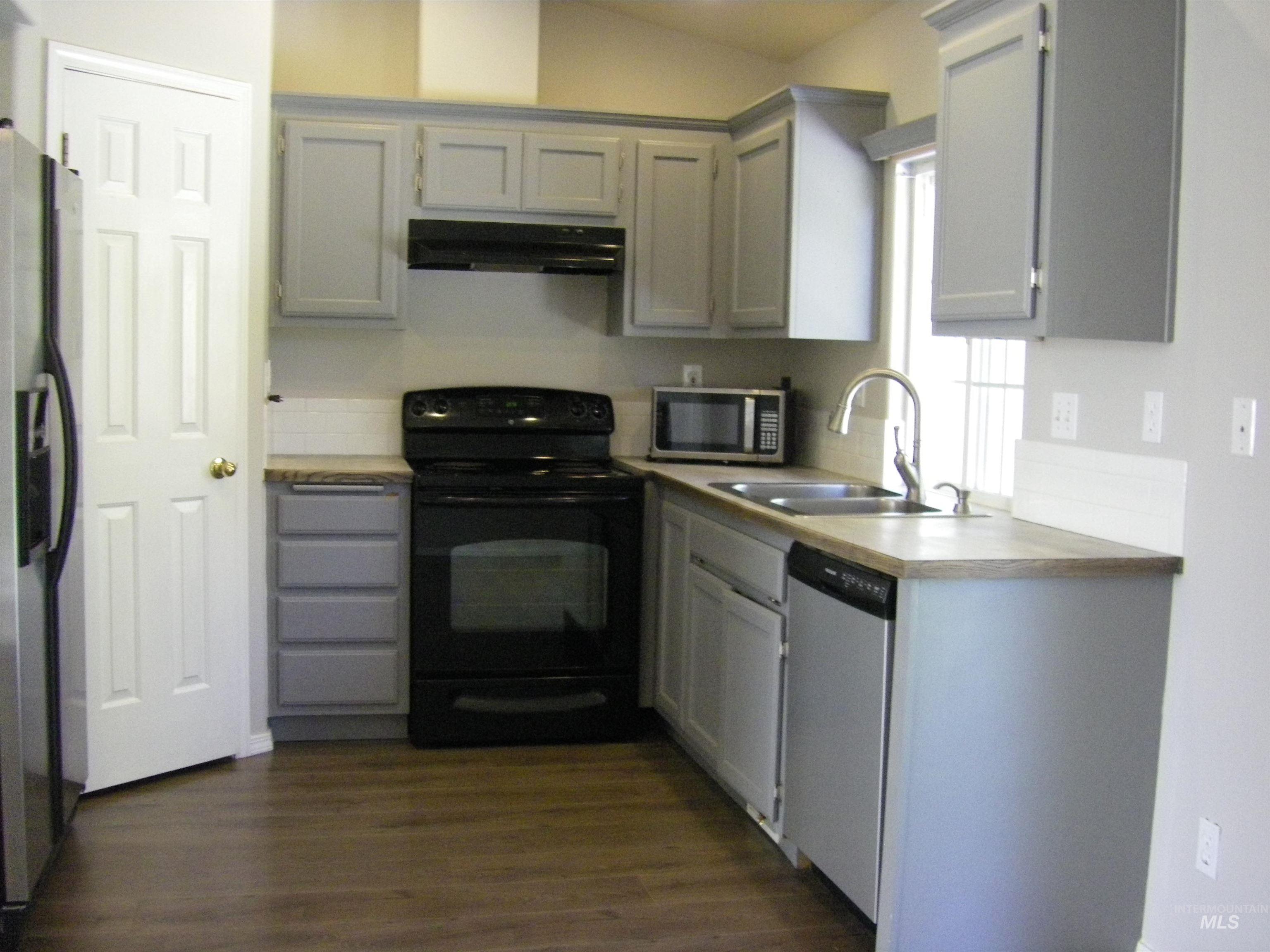7678 Edgebrook Dr Property Photo 9