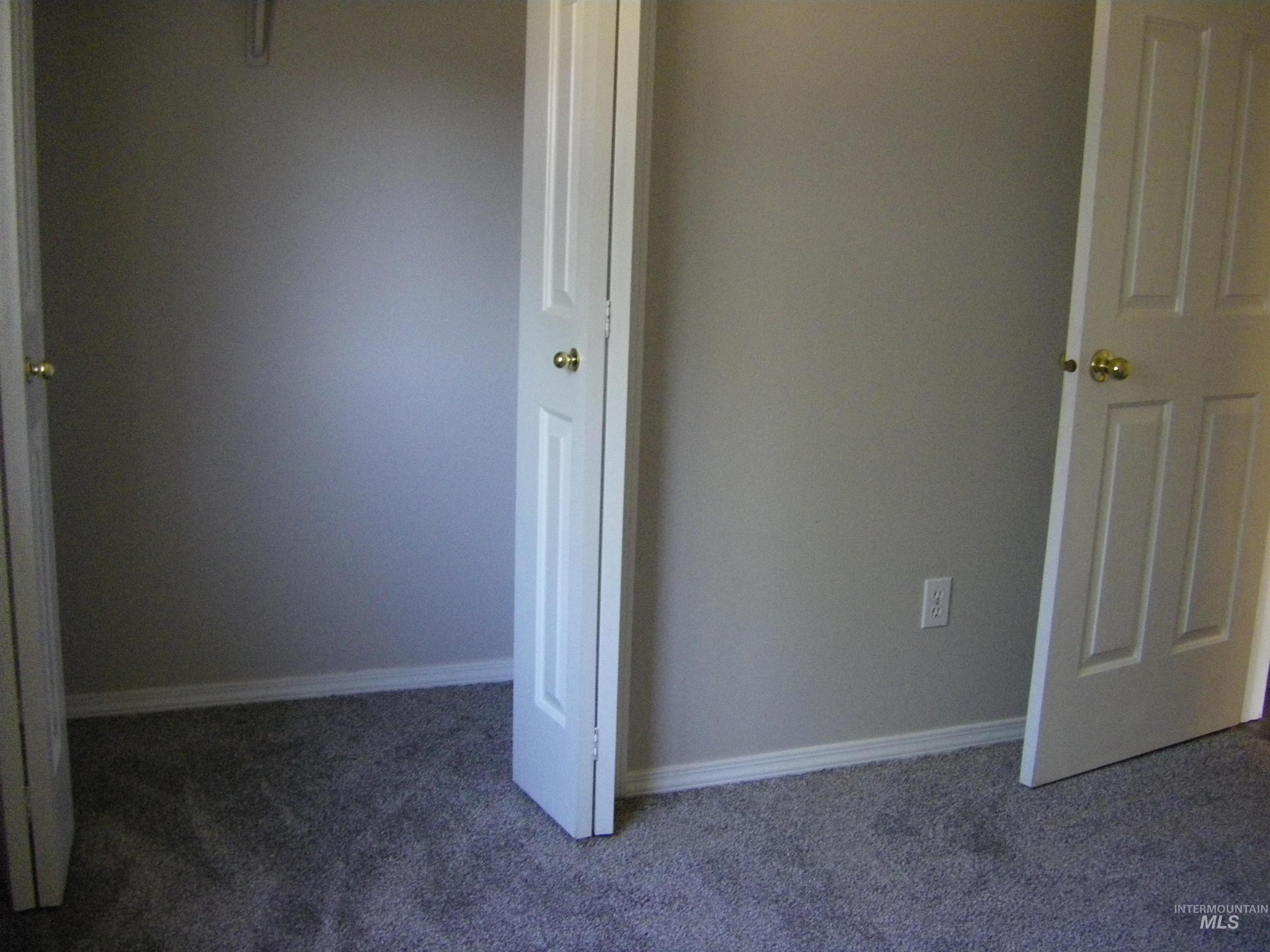 7678 Edgebrook Dr Property Photo 12
