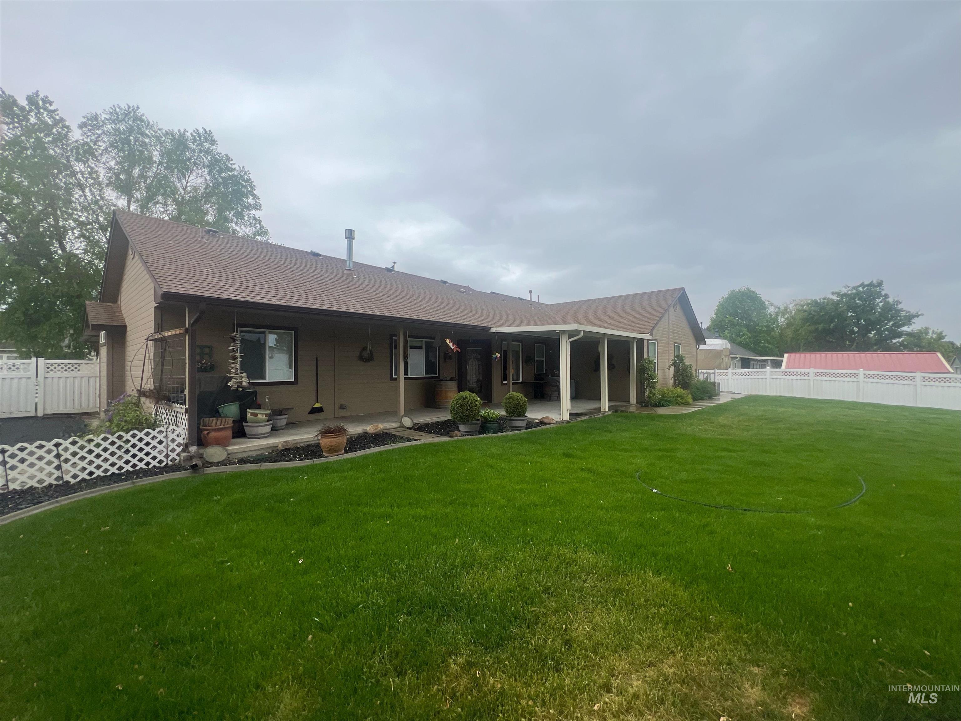 2121 Uehlin Drive Property Photo 4