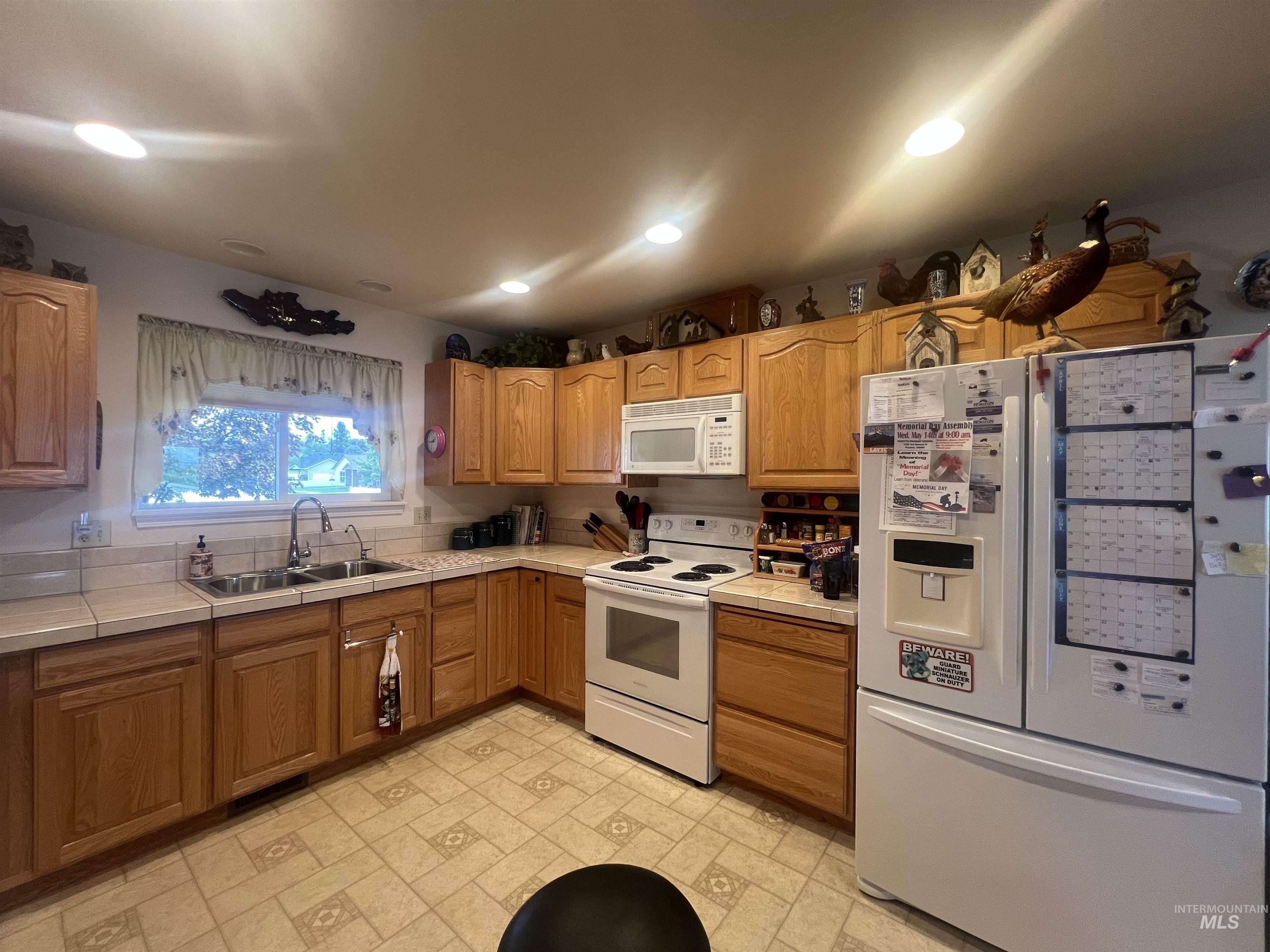 2121 Uehlin Drive Property Photo 5
