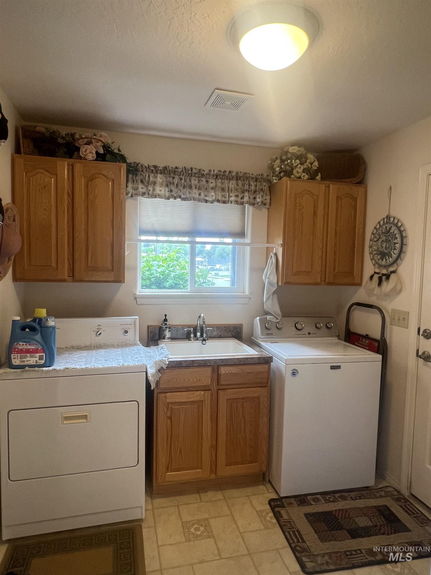 2121 Uehlin Drive Property Photo 15