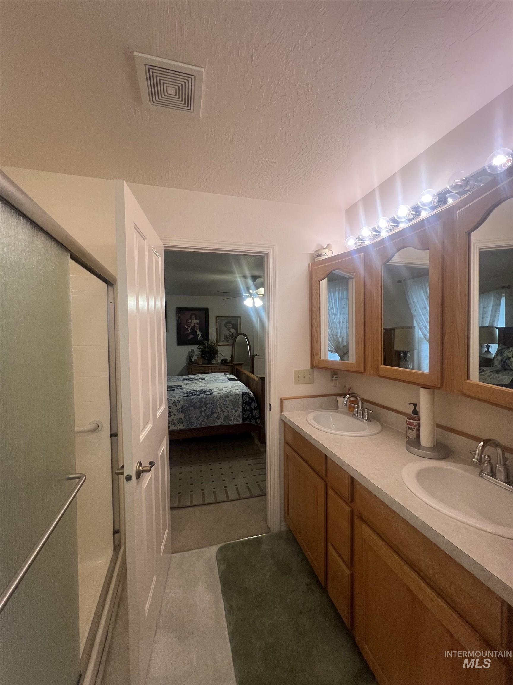 2121 Uehlin Drive Property Photo 16