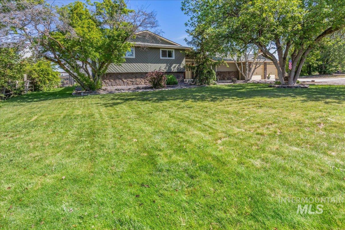 6520 Cherry Ln Property Photo 3