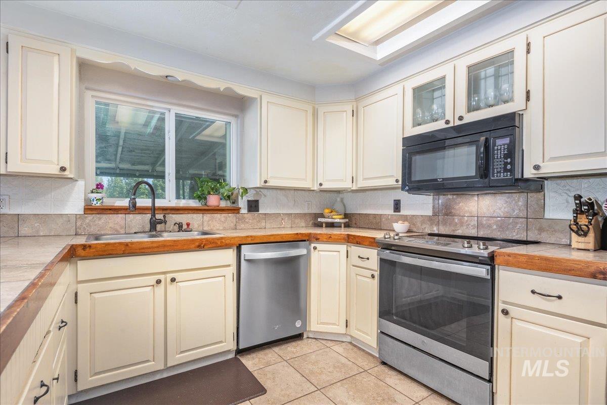 6520 Cherry Ln Property Photo 17