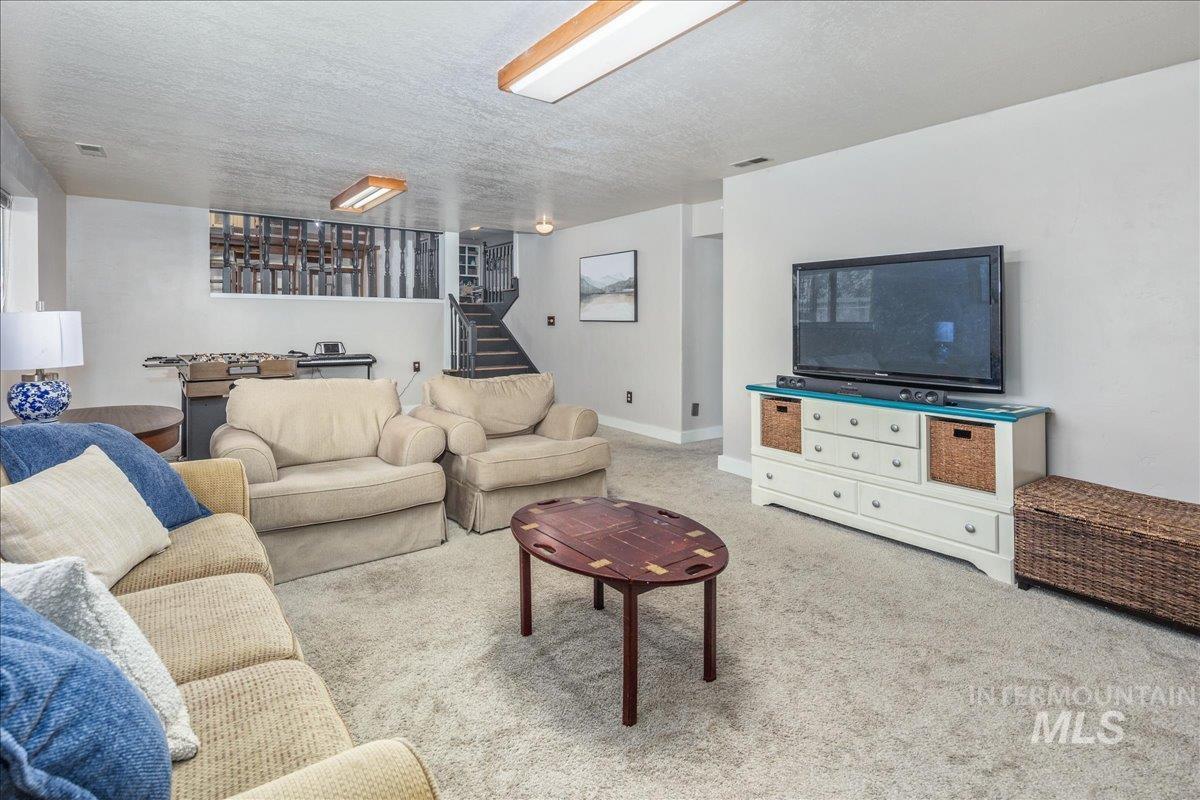 6520 Cherry Ln Property Photo 29