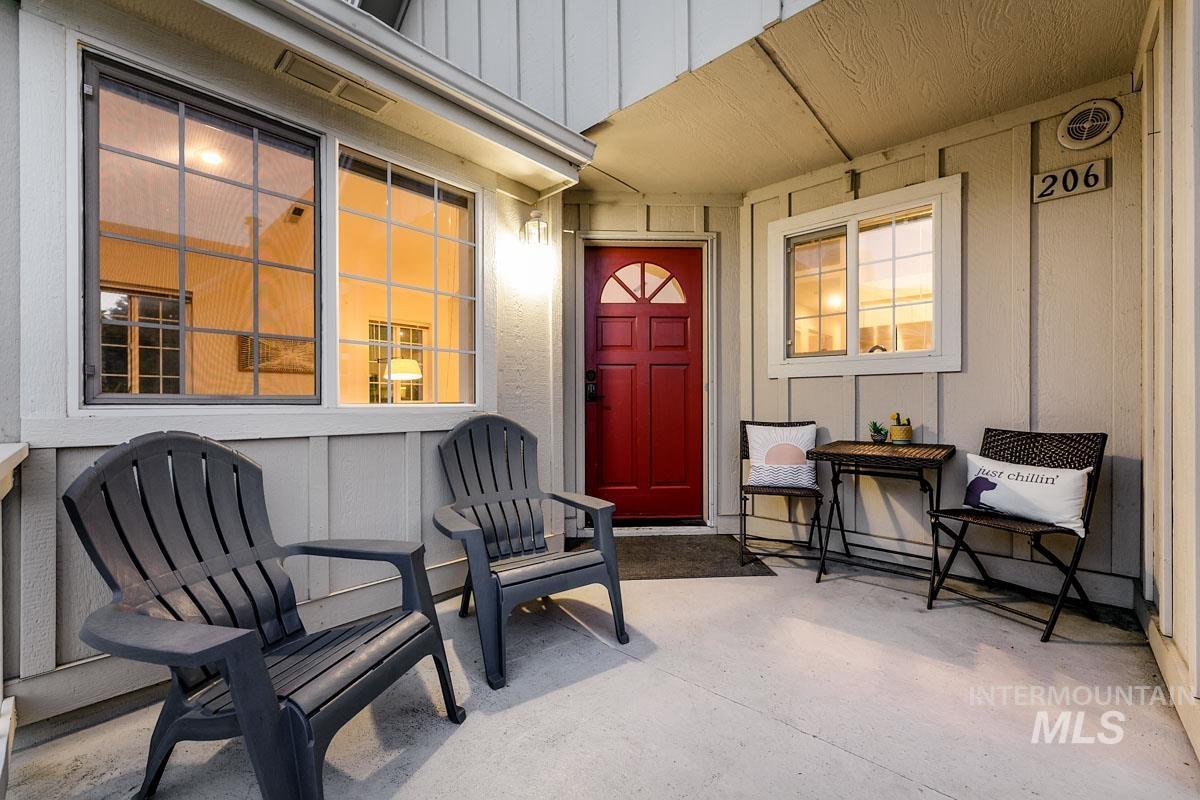 5158 S Surprise Way Property Photo 2