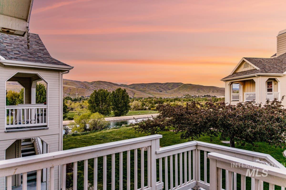 5158 S Surprise Way Property Photo 3