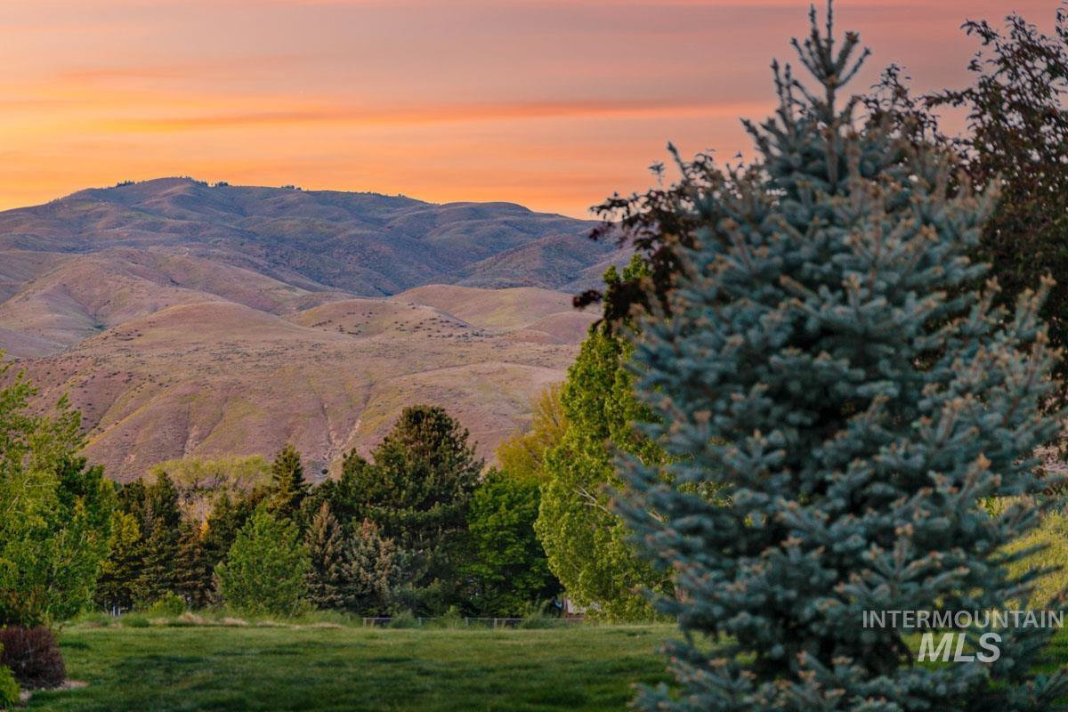 5158 S Surprise Way Property Photo 4