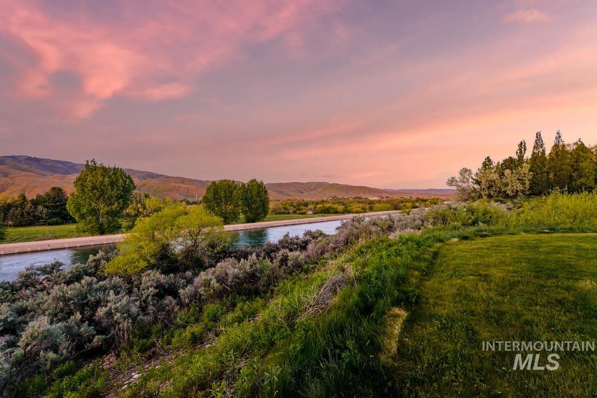 5158 S Surprise Way Property Photo 5