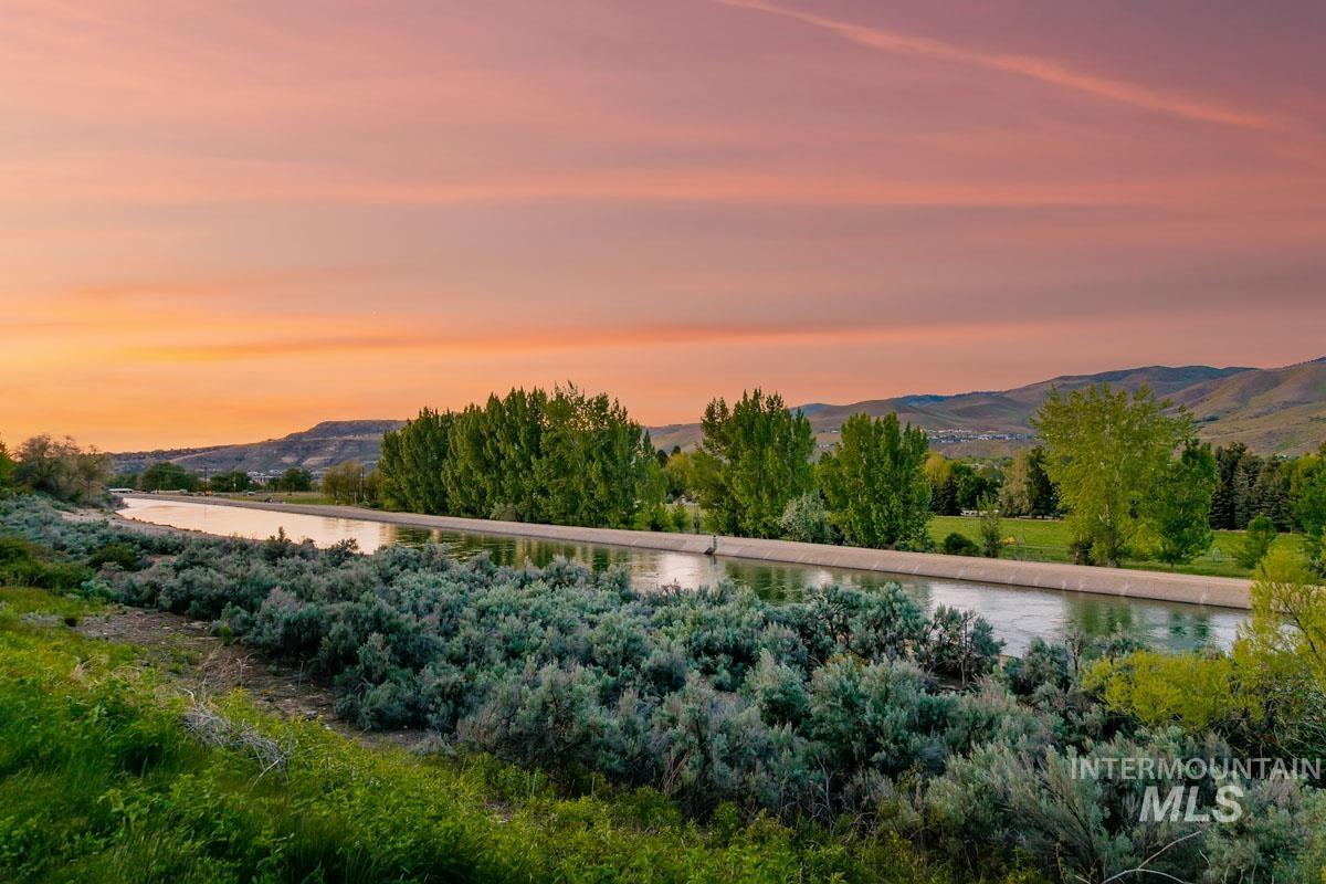 5158 S Surprise Way Property Photo 6