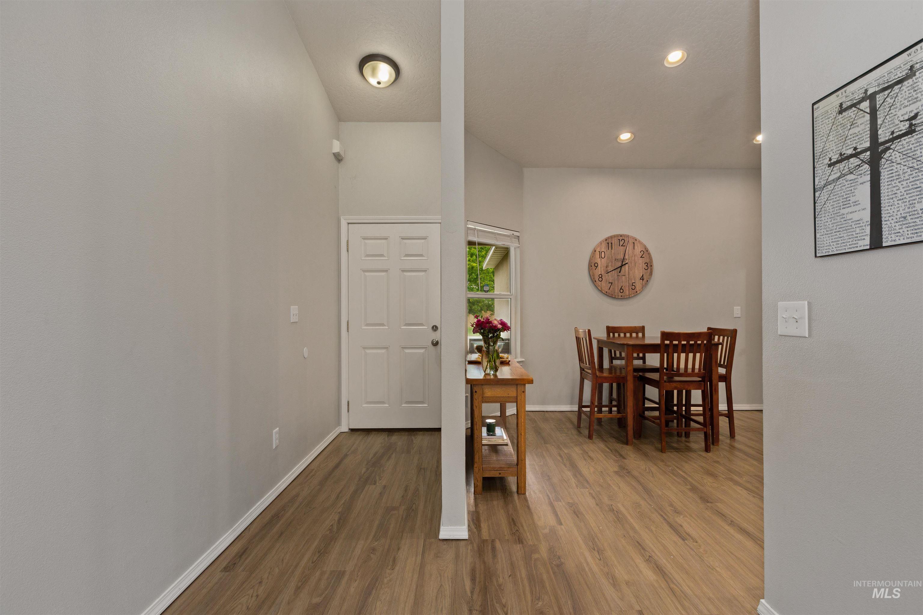 3422 Vistapark Dr Property Photo 5
