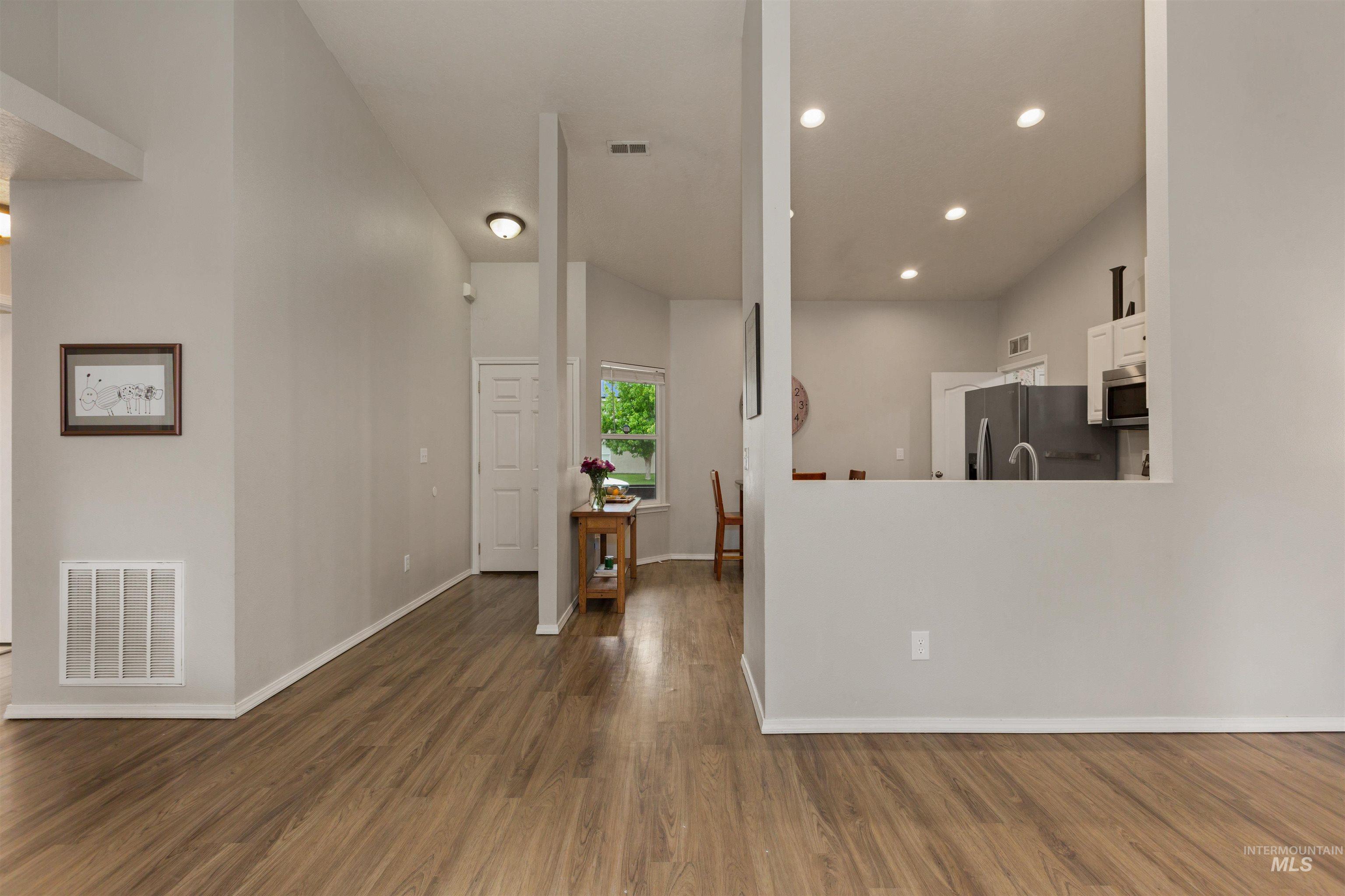3422 Vistapark Dr Property Photo 6