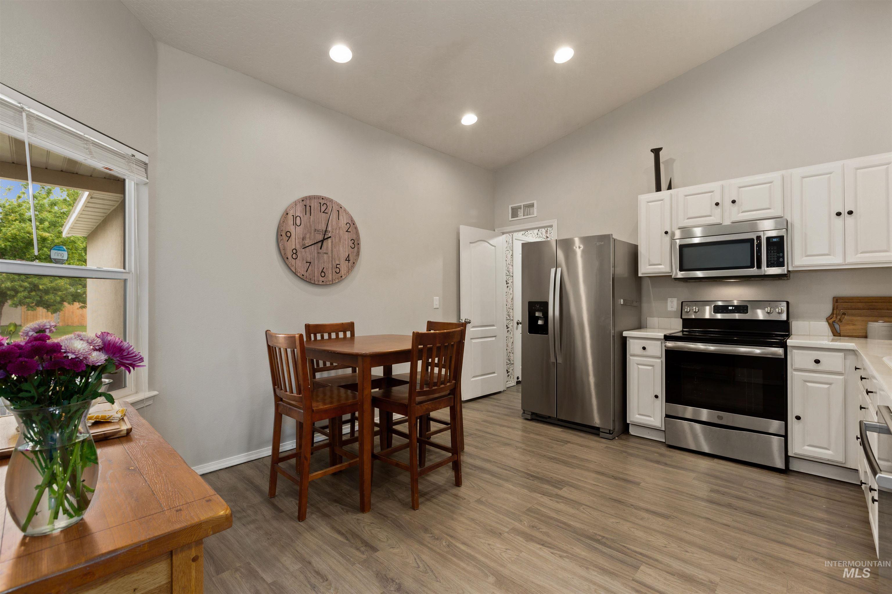 3422 Vistapark Dr Property Photo 7