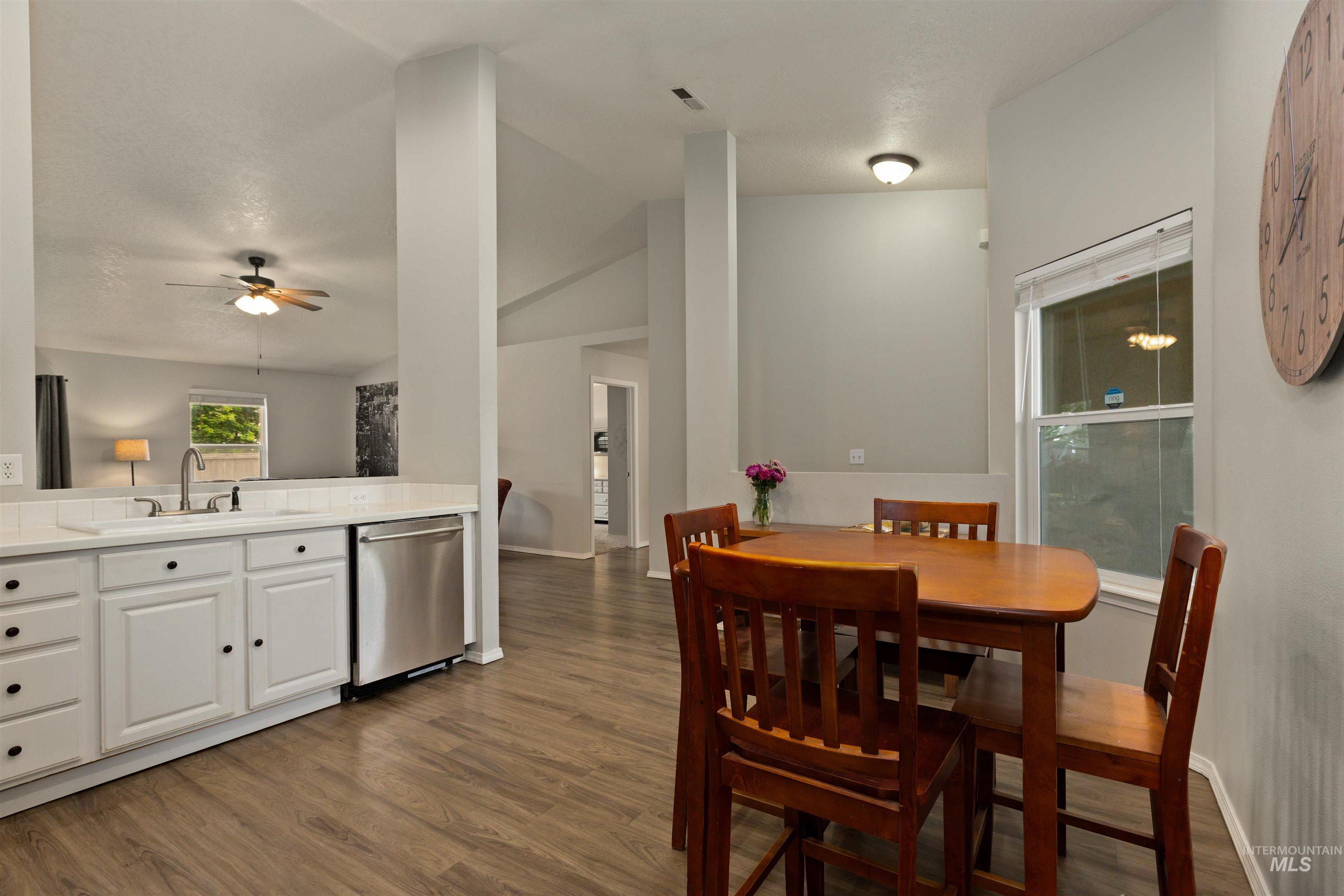 3422 Vistapark Dr Property Photo 10