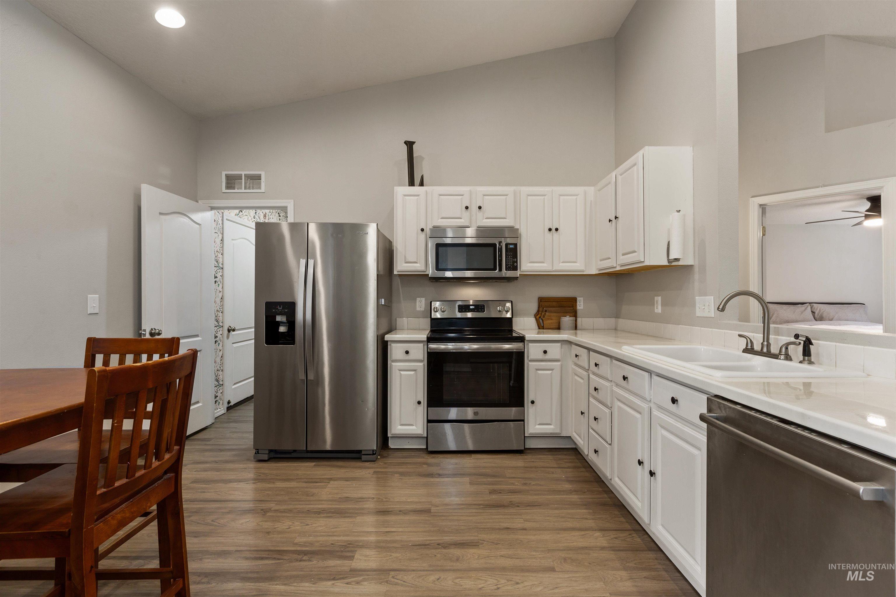 3422 Vistapark Dr Property Photo 11