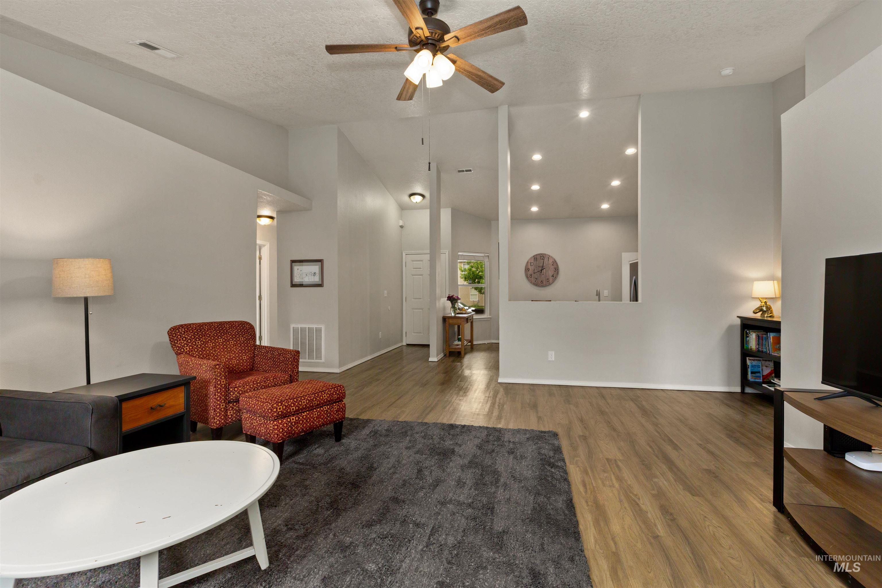 3422 Vistapark Dr Property Photo 17