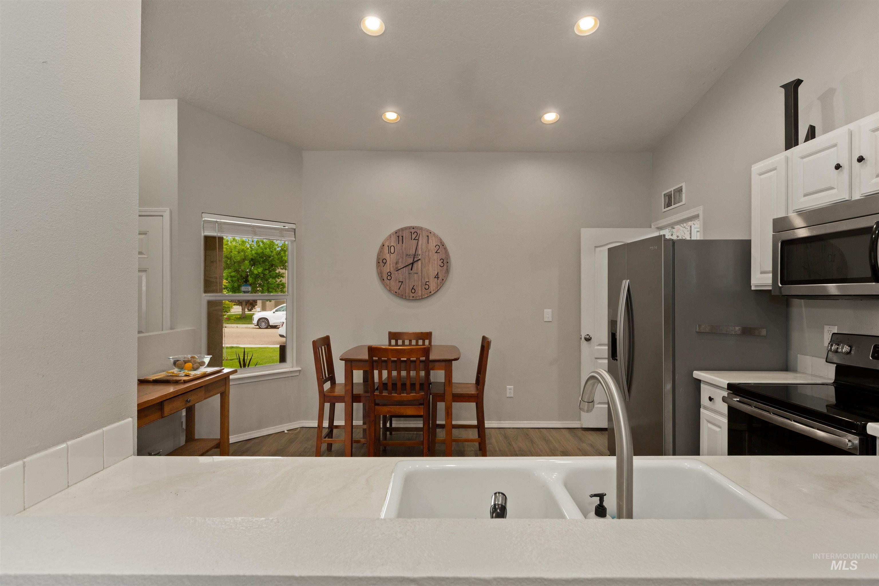 3422 Vistapark Dr Property Photo 18