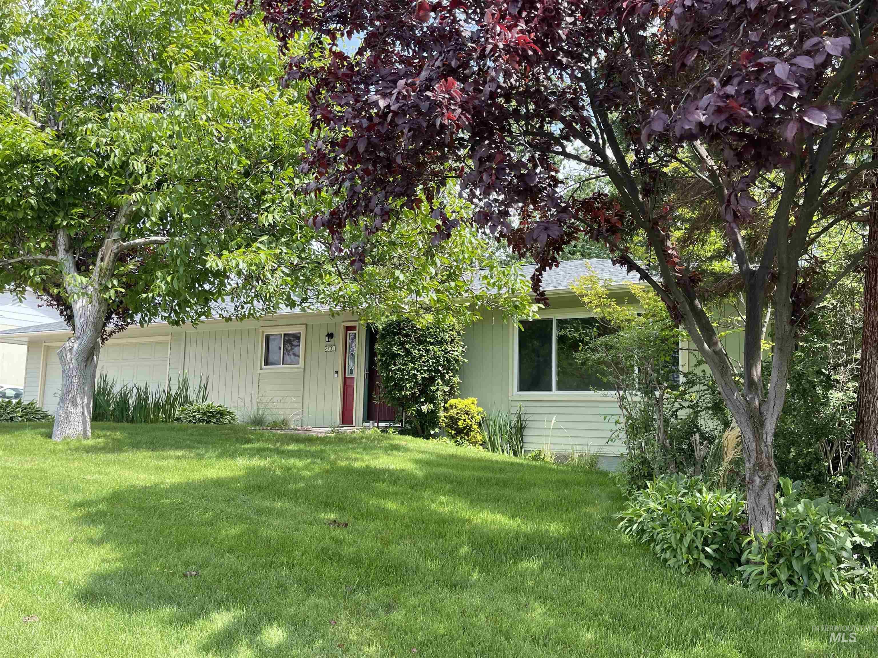 2731 Laurel Drive Property Photo