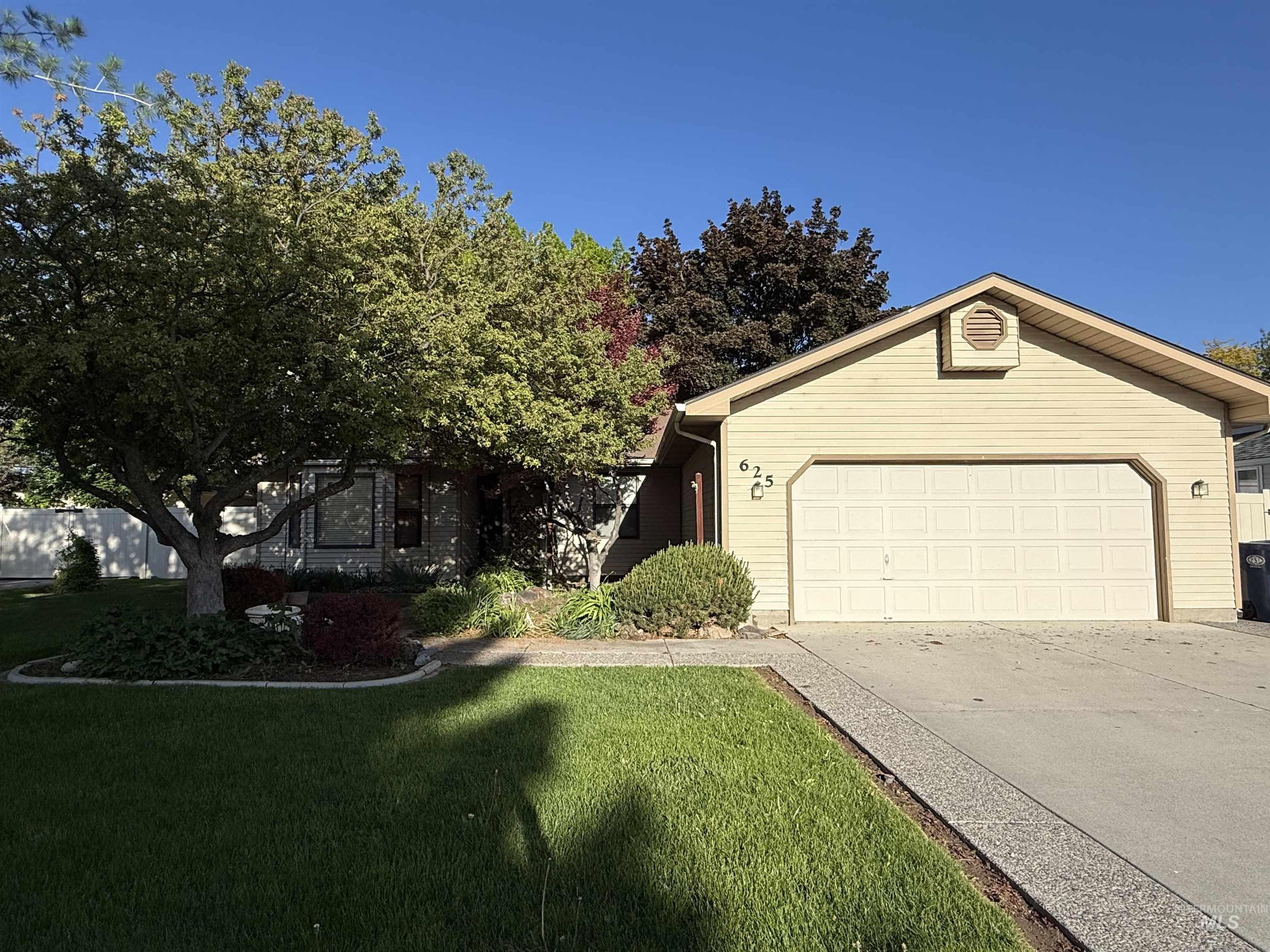 625 Trotter Dr Property Photo 1
