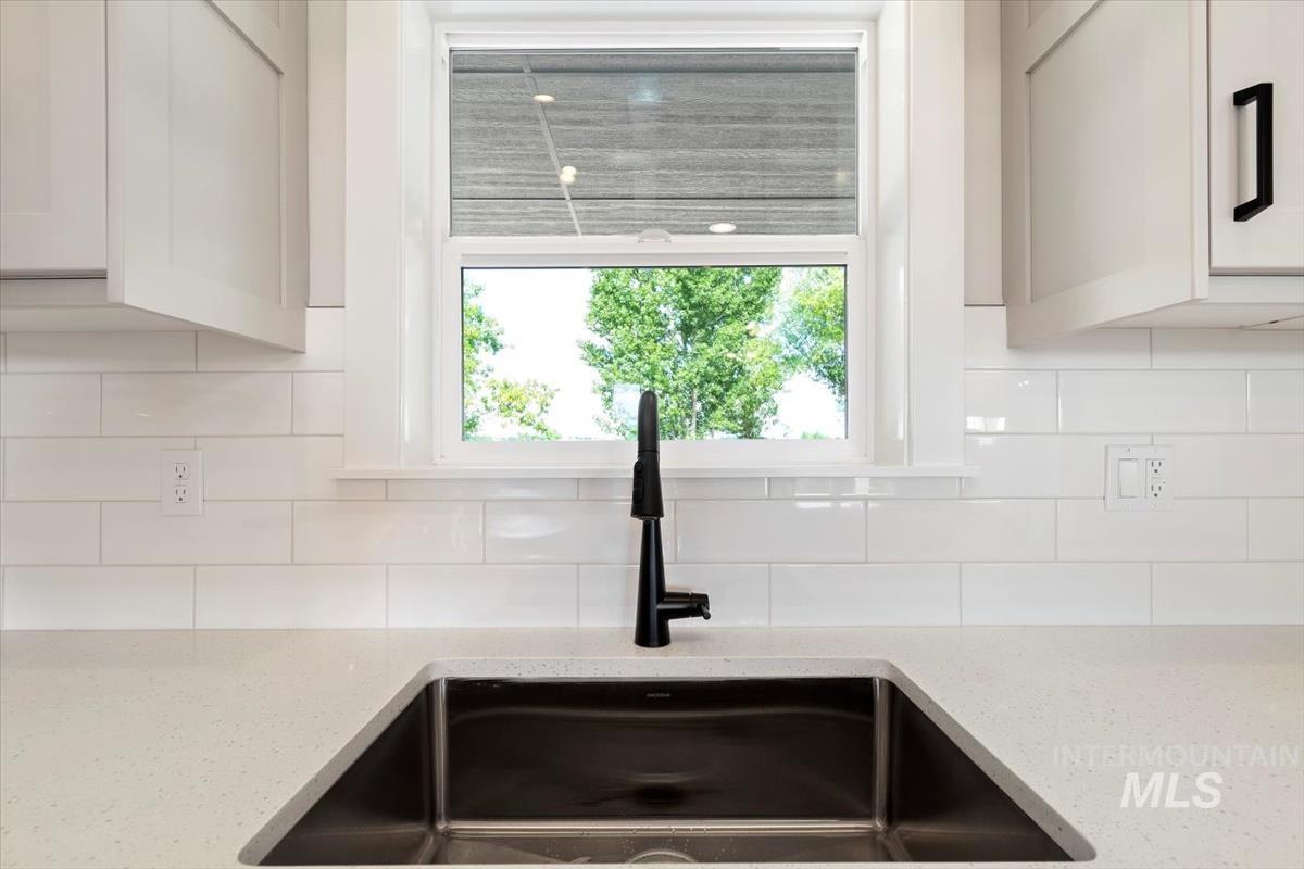 4695 County Line Rd Property Photo 15