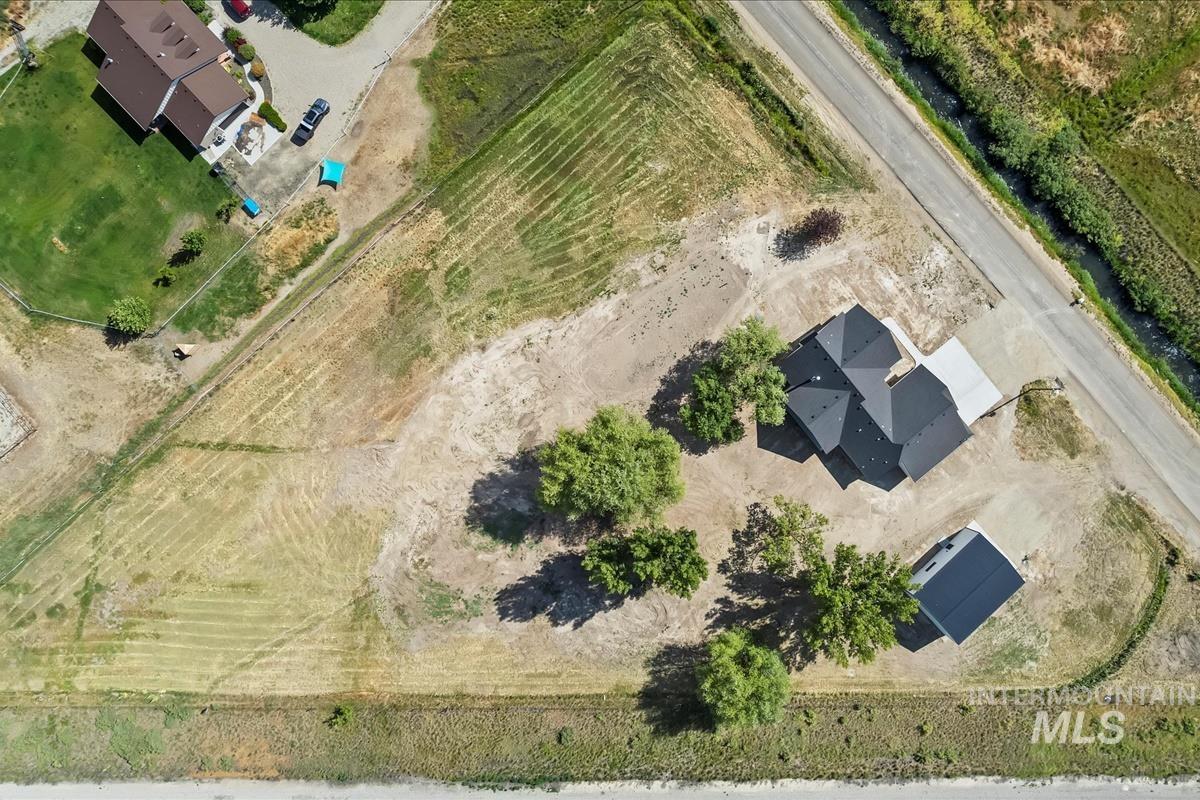 4695 County Line Rd Property Photo 45