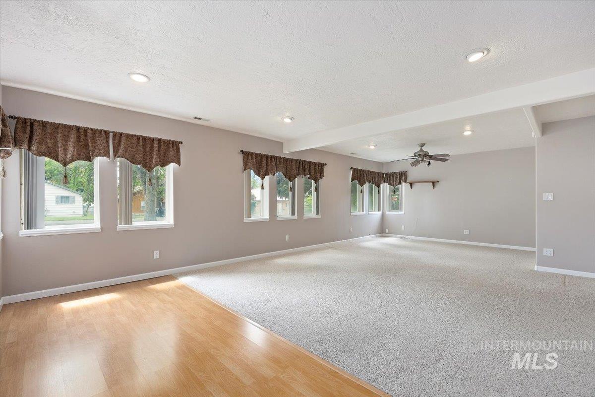 704 E Avenue D Property Photo 5